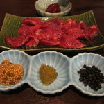 肉山 - タスマニア産マスタード、柚子胡椒、生胡椒の塩漬け