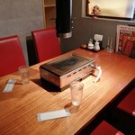YAKINIKUYA - テーブル席♪