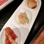 YAKINIKUYA - 小鉢3品・キムチ､もやしナムル､お豆腐♪