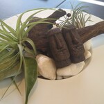 プレゼンテ スギ - 〜食べられなさそうで食べられる〜　モアイが自家製竹炭のフィナンシェです