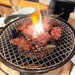 ホルモン焼き福ちゃん - ガス火焼肉です