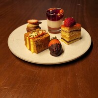 ERUTAN RESTAURANT BAR - 