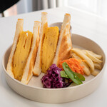 クロカツサン - "厚焼き玉子の玉栄"の厚焼き玉子サンド