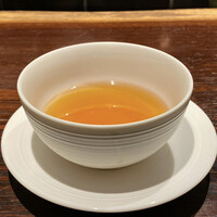 YAKITORI 燃 es - 姫っこ地鶏のコンソメ
                鳥インフルエンザの影響なく、姫っこ地鶏をいただけるのはとても幸運な事です！
                口にするとわずかに感じる柔らかな酸味、そこから拡がる旨味、この味わいこそ森さんのコンソメスープです。