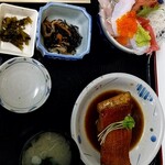 Uoichiba Shokudou - 海鮮丼とキンメの煮付けは別途注文 ¥1300位
