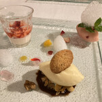ラ・デルニエール・ブシエ - デザート
            　苺とバラのパンナコッタ
            　柚子とベリーのシャーベット
            　タヒチ産バニラのアイスクリーム