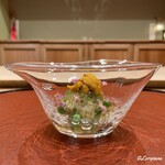 御料理 寺沢 - 栗蟹の剥き身と生海胆､ウルイに碓井豌豆の柑橘ジュレがけ