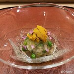 御料理 寺沢 - 栗蟹の剥き身と生海胆､ウルイに碓井豌豆の柑橘ジュレがけ