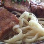 山原そば - 白くてもっちり、でも優しい味の麺。