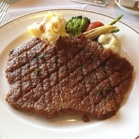 帝国ホテル 大阪 - 帝国ホテル伝統のシャリアピンステーキ。  ３５７０円