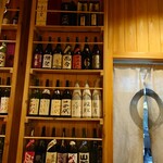 Sakedokoro Ichi - ずらりと並ぶ日本酒