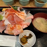 魚河岸酒場 ザ・築地 - おまかせ海鮮丼(1500円)