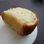 プレゼンテ スギ - 本日の焼き立てパン（チーズのフォカッチャ、千葉産ドライフィグ入り発酵バター）