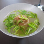 プレゼンテ スギ - ～再生～（雉・カルガモ・鴉・キジバトの肉団子と90℃で6時間煮出したスープ、野芹、山三つ葉）