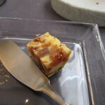 プレゼンテ スギ - 本日の焼き立てパン（チーズのフォカッチャ、千葉産ドライフィグ入り発酵バター）