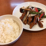 中国料理 龍薫 - Ｂセット：ライス・黒醋排骨 (黒酢の酢豚) 