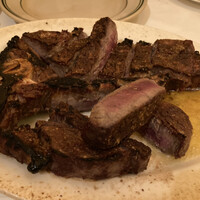 ベンジャミンステーキハウス 六本木 - 手前がフィレ、奥がサーロイン