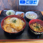 そばとごはんの店 ともえ - どんぶりデカい