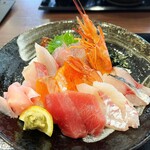 海鮮 うおや - うおや海鮮丼(赤出汁付) 1,188円