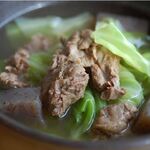 Simmering beef tendon stew