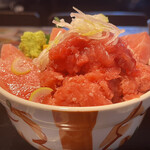 たいら食堂 - 中トロネギトロ丼、側面