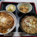 きそば 子安 - Bセット（親御丼・かけそば・つきだし・お新香）950円