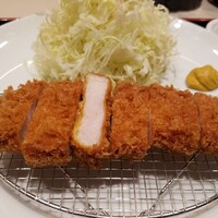 加藤牛肉店 小川のうに - ロースカツ定食　1,800円　
                    ロース約100g
                    　豚は米沢豚一番育ち