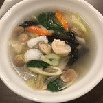 上海小籠包厨房阿杏 - 海鮮入野菜湯麺