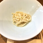 コトノハ - 昆布水に浸かった麺に、塩・わさび・すだちを付けるだけでもめっちゃくちゃ美味いです。