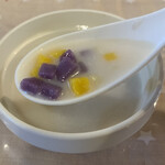 Isan Shokudou - ランチセット 鶏とナスのグリーンカレー(ゲーンキョウワンガイ) 野菜スープとデザート付き¥1000