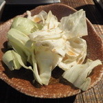 炭寅 - 箸休めのキャベツ（サービス）