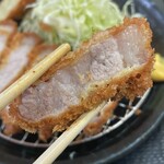 とんかつ 栄ちゃん - 熱々の右端。やっぱりこれだね。