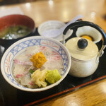 磯丸水産 - 鯛の漁師丼と生海苔味噌汁