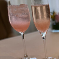 ラ・グランターブル ドゥ キタムラ - 
                    
                    
                    【食前酒】
                    
                    【左】❀桜ノンアルコールカクテル
                    【右】❀桜カクテル
                    