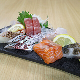 [Carefully selected daily from Kizu Market! ! 】Providing fresh wild fish sashimi ☆