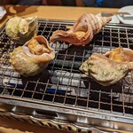 祐一郎商店 - 青つぶ、出汁が入り網の上で焼きます♪(2023年3月)