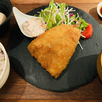 Nouka No Daidokoro - アジフライ定食にはタルタルとソースの両方がついてきました。