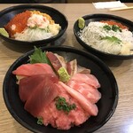 Kaisendon Koubou Jin - 手前が自分のとったマグロ尽くし丼