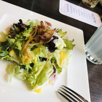ウルフギャング・パック カフェ 愛知芸術文化センター店 - パスタセットのサラダとレモネード
                    大きなグラス‼️
