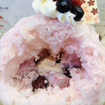 かき氷店 小桃 - 中にはギモーブとグリオットチェリー