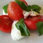 トラットリア セッテ ハイアット リージェンシー 京都 - カプレーゼ。もちもちモッツアレラとフルーツのようなトマトのコンビネーション。