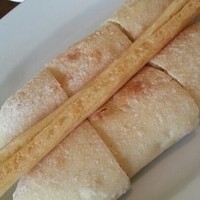 トラットリア セッテ ハイアット リージェンシー 京都 - 食事前に提供されるパン。しっかりしています。