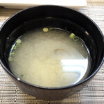 喜月 - あさりのお味噌汁。さすが、お寿司屋さん。だしのきいた、やさしくて上品なお味でした
