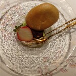 大阪 京橋 鮨 黒潮海閤 - 抹茶シャーベットあんことイチゴ