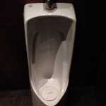 大阪 京橋 鮨 黒潮海閤 - 小便器