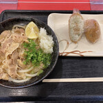 Kodawari Menya - 肉うどん¥570/わさび稲荷¥80/ノーマル稲荷¥80