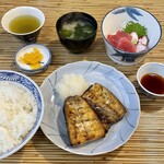 季節料理 三味 - さば塩焼定食、刺身半盛り