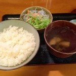 ししまる食堂 - 日替わりプレート800円(ごはん、春雨サラダ、スープ、お新香)