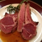 サンフォコン - 仔羊ロースト　火入れの魔術師か？限界に挑戦の火入れ。