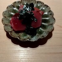 すが弥 - ツマミで初鰹。これはちょいと物足りない鰹だったな。